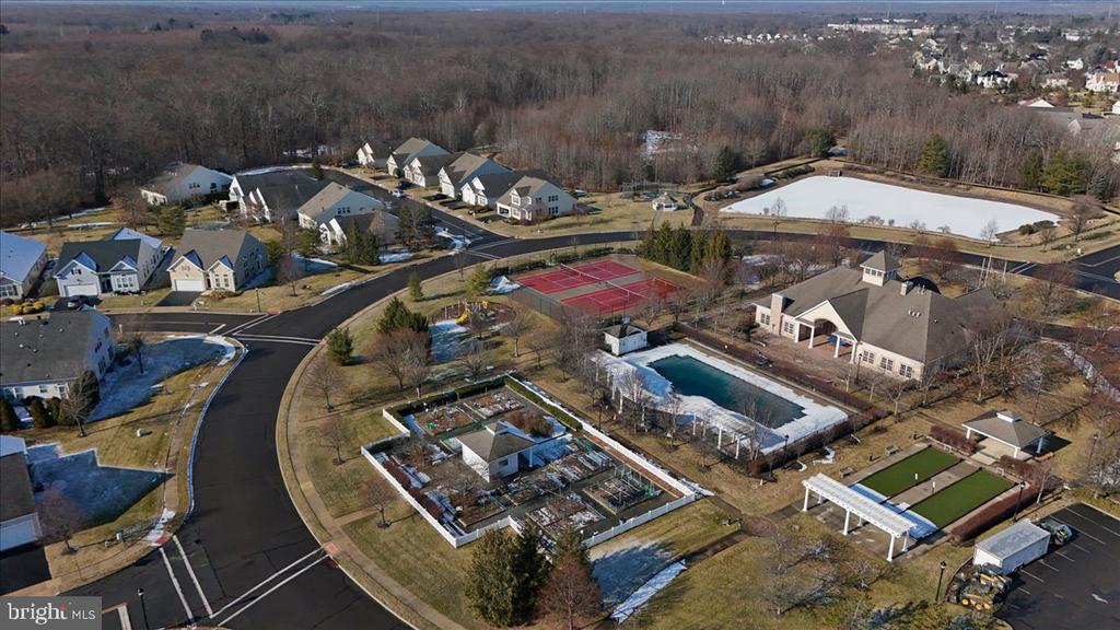 16 Stony Path Dr