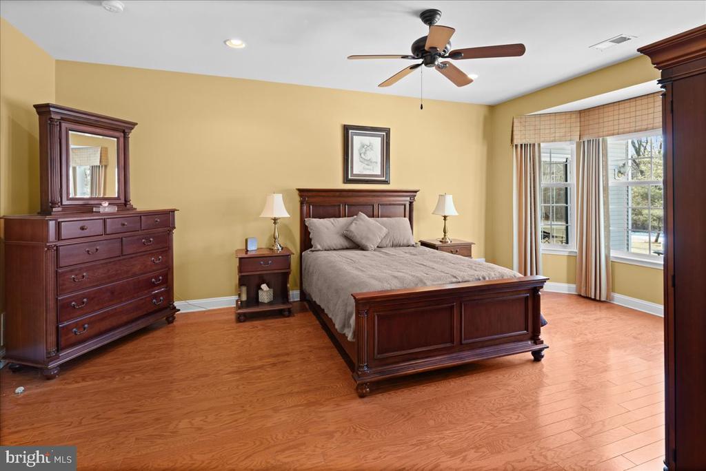 16 Stony Path Dr