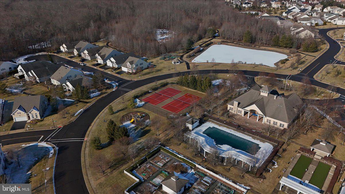16 Stony Path Dr