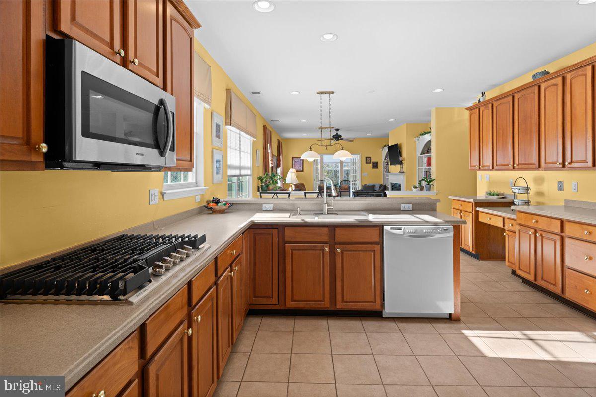 16 Stony Path Dr