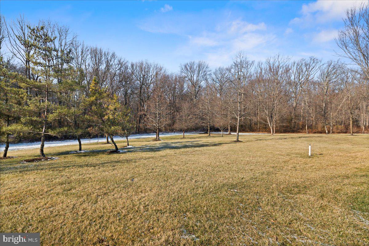 16 Stony Path Dr
