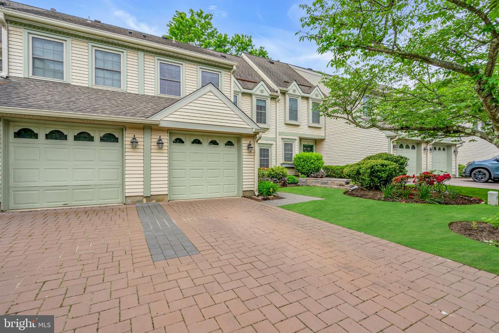 31 FAIR ACRES COURT