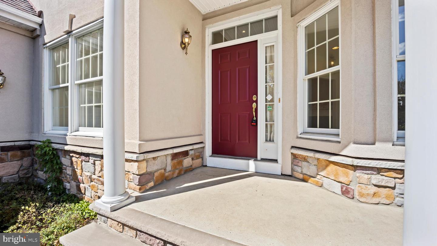 8 Bethpage DRIVE
