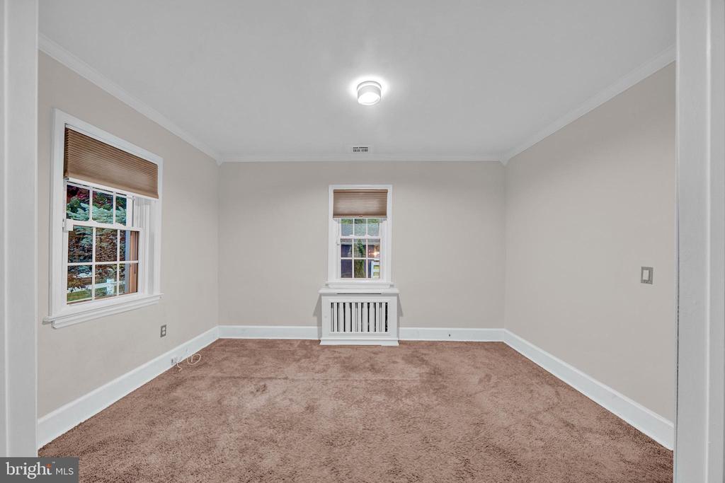 10 SHAW DRIVE