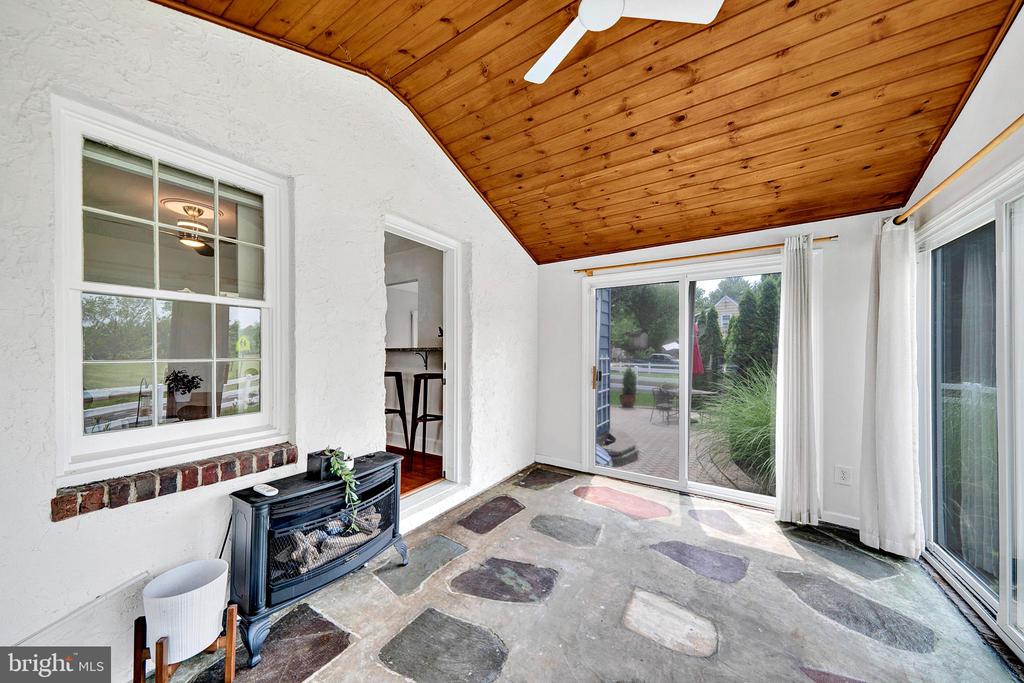 10 SHAW DRIVE