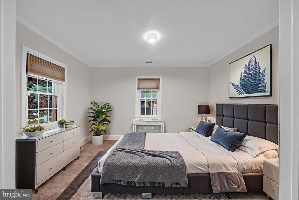 10 SHAW DRIVE