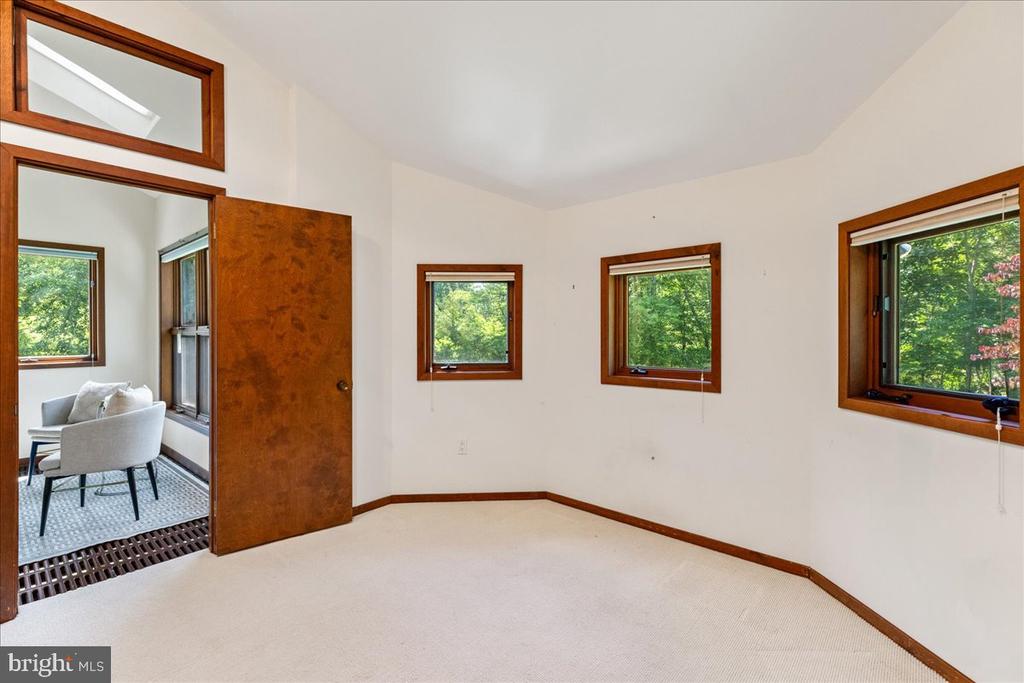 369 GRANDVIEW ROAD