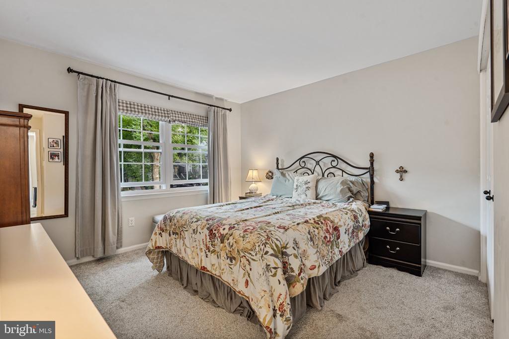 40 ROXBURY COURT Unit: A