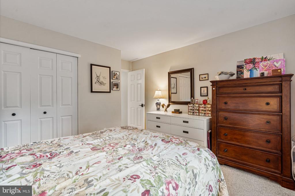 40 ROXBURY COURT Unit: A