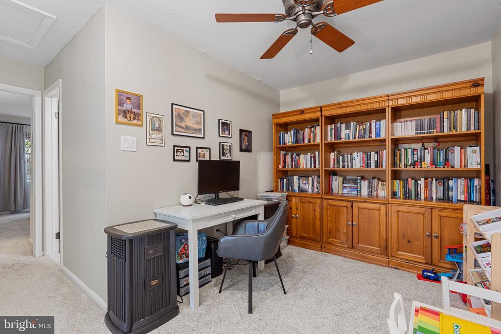 40 ROXBURY COURT Unit: A