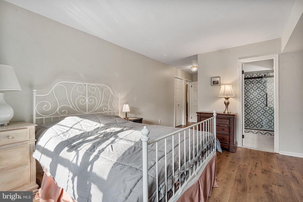 40 ROXBURY COURT Unit: A