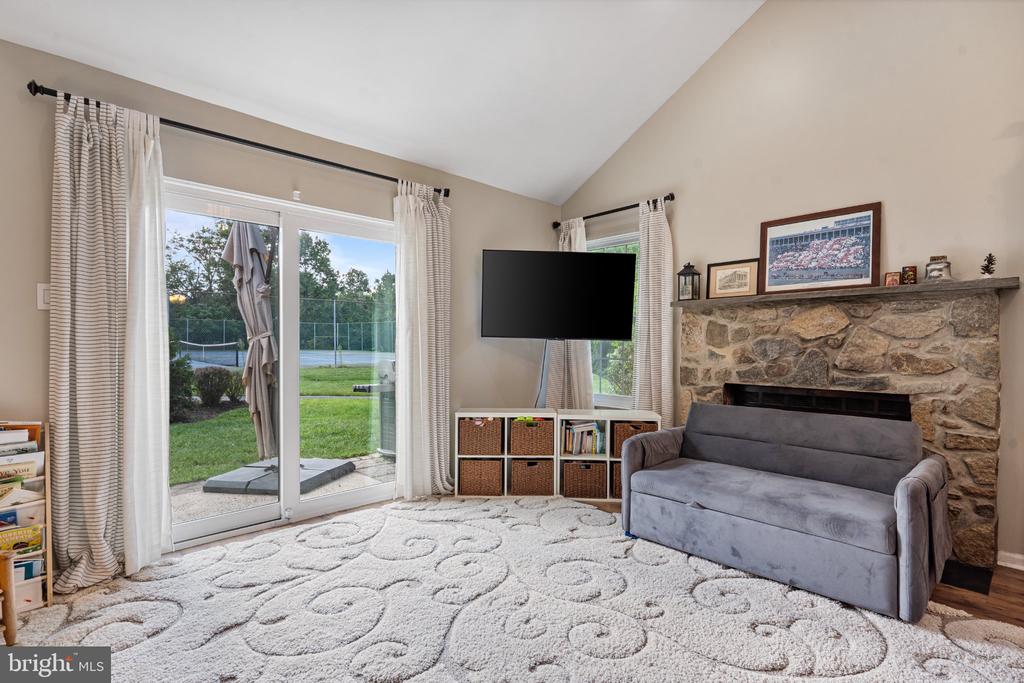 40 ROXBURY COURT Unit: A
