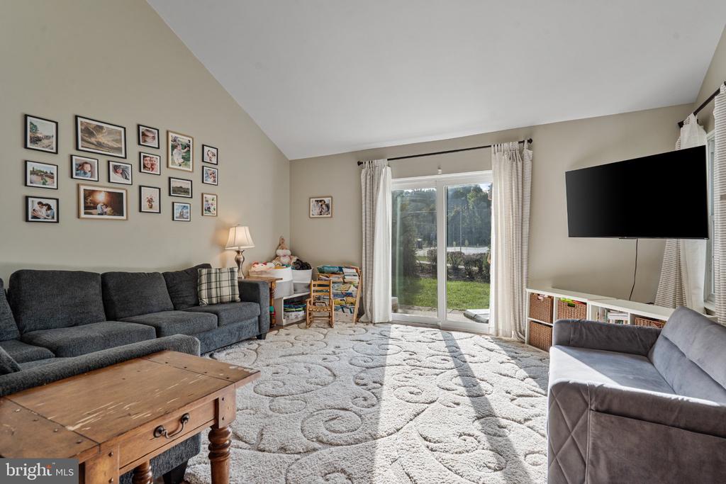 40 ROXBURY COURT Unit: A
