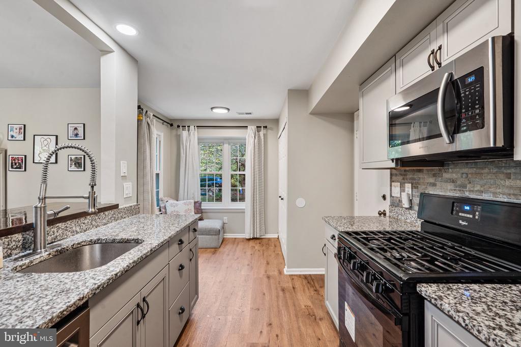 40 ROXBURY COURT Unit: A