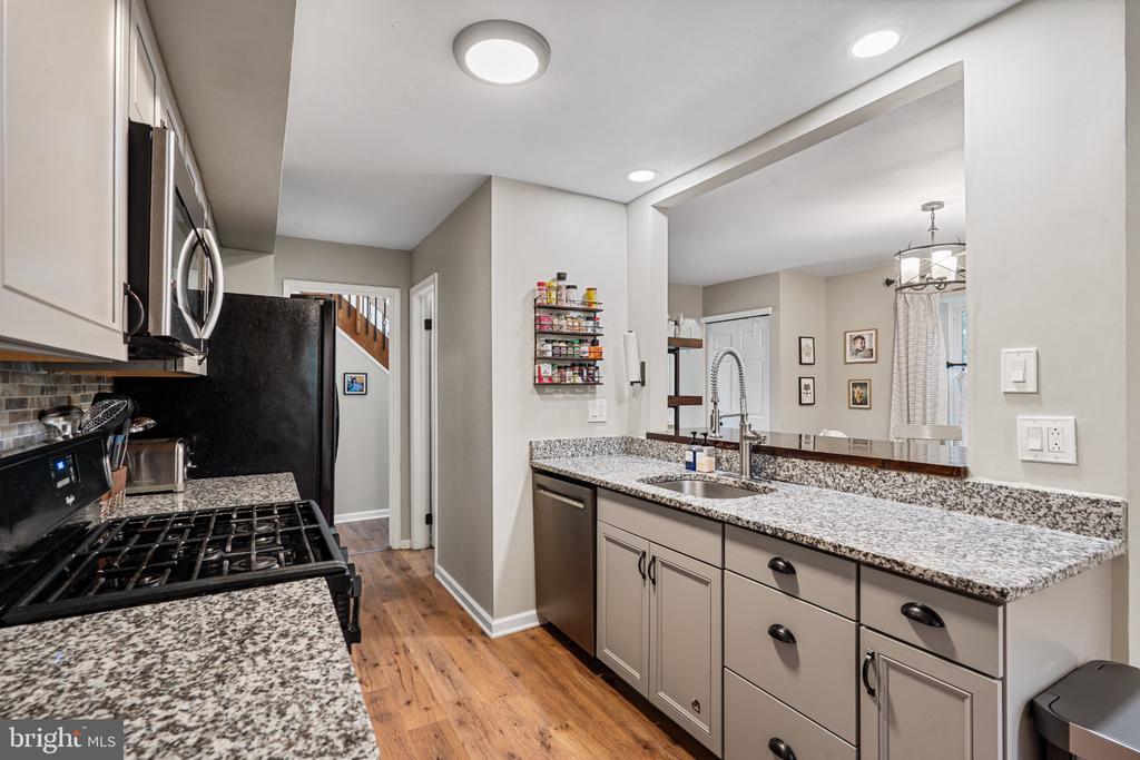 40 ROXBURY COURT Unit: A