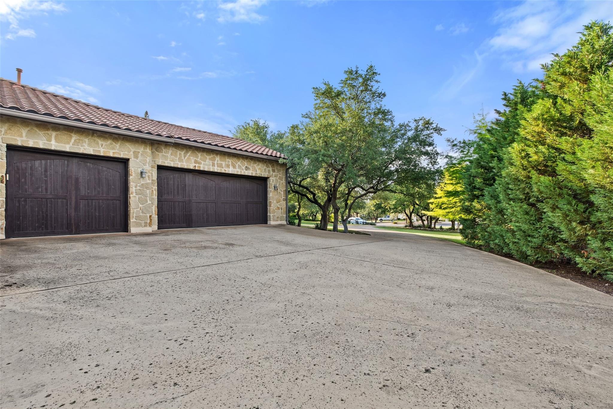 105 Harbor Hill DR