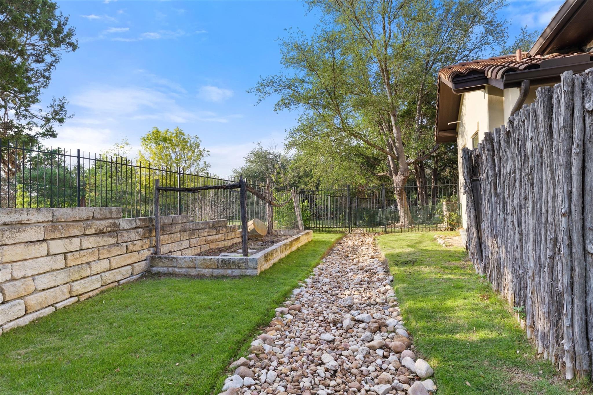 105 Harbor Hill DR