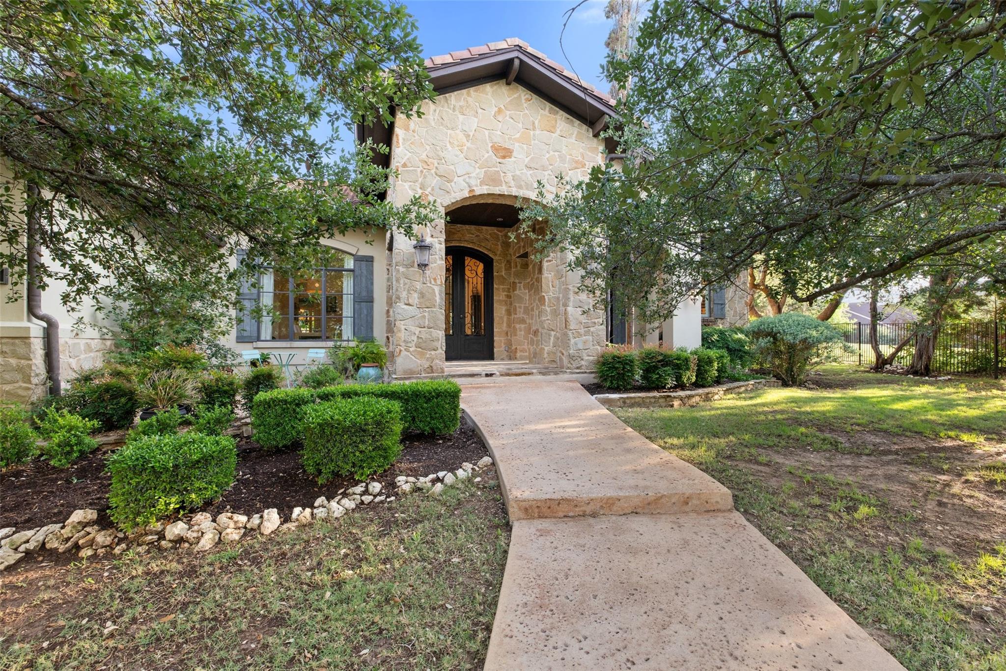 105 Harbor Hill DR