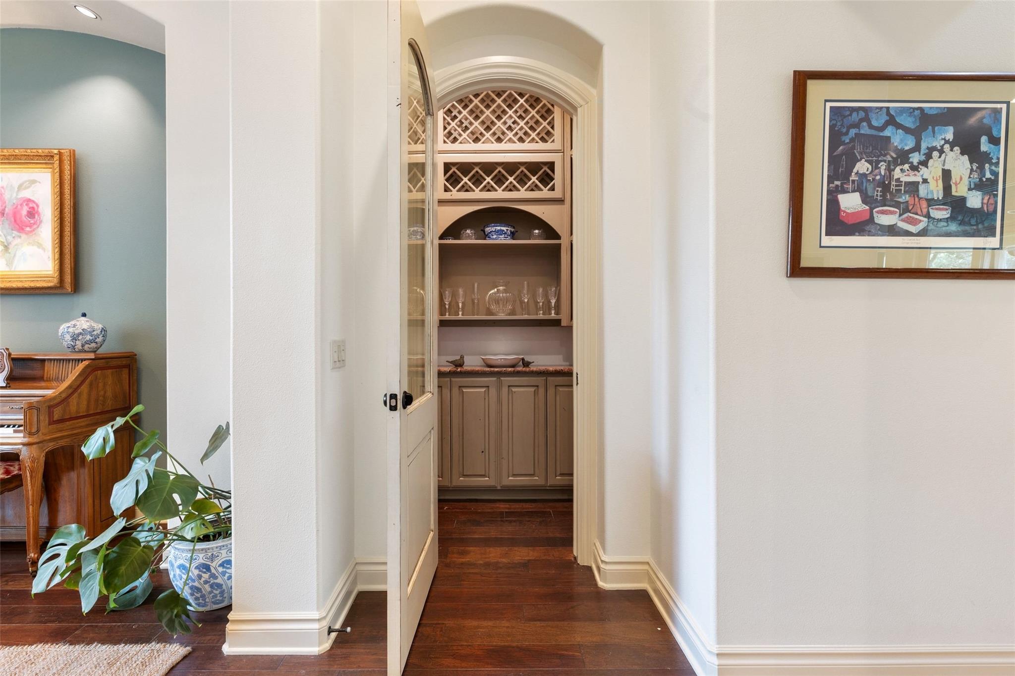 105 Harbor Hill DR