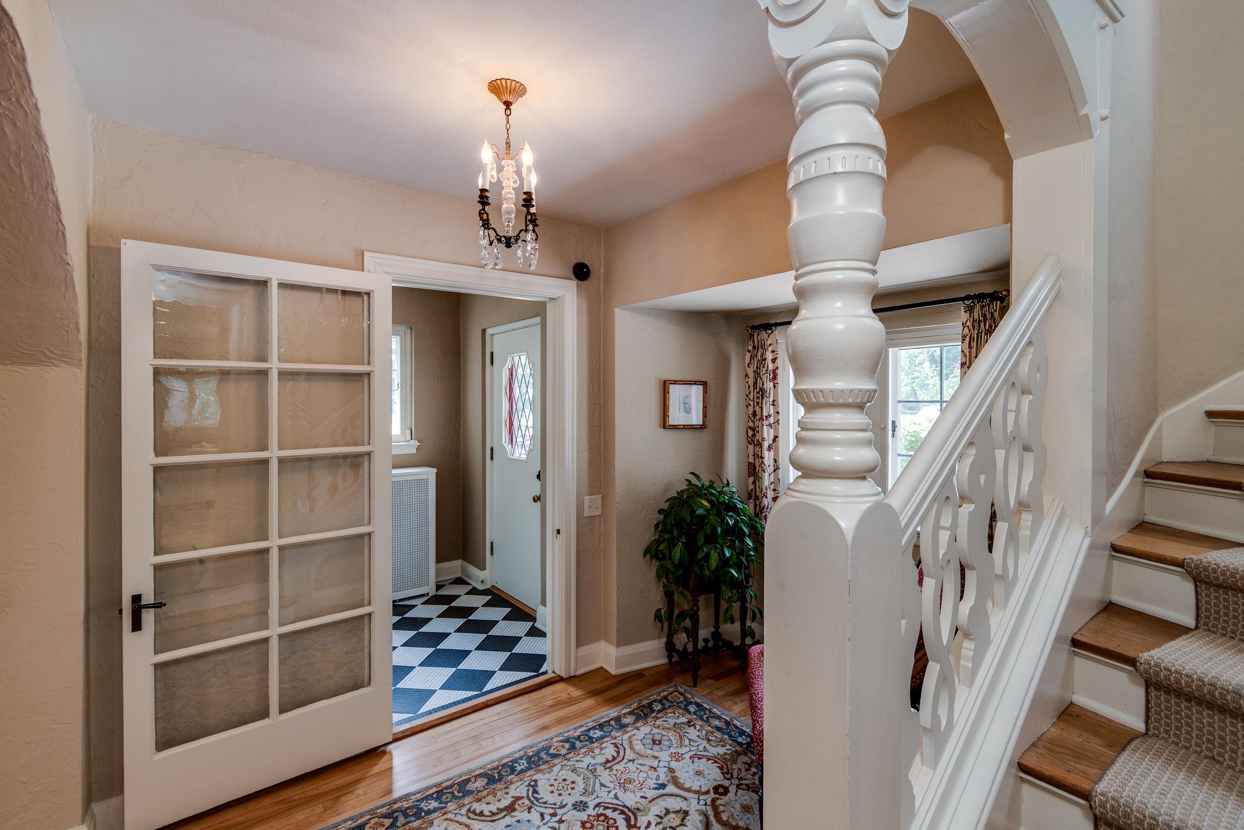 324 Lakewood Boulevard