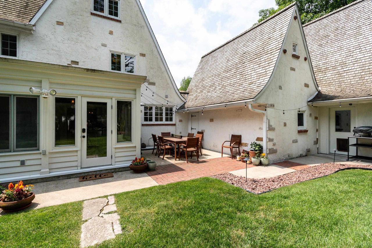 324 Lakewood Boulevard