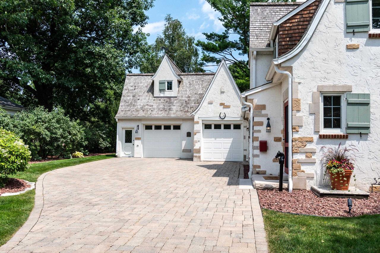 324 Lakewood Boulevard