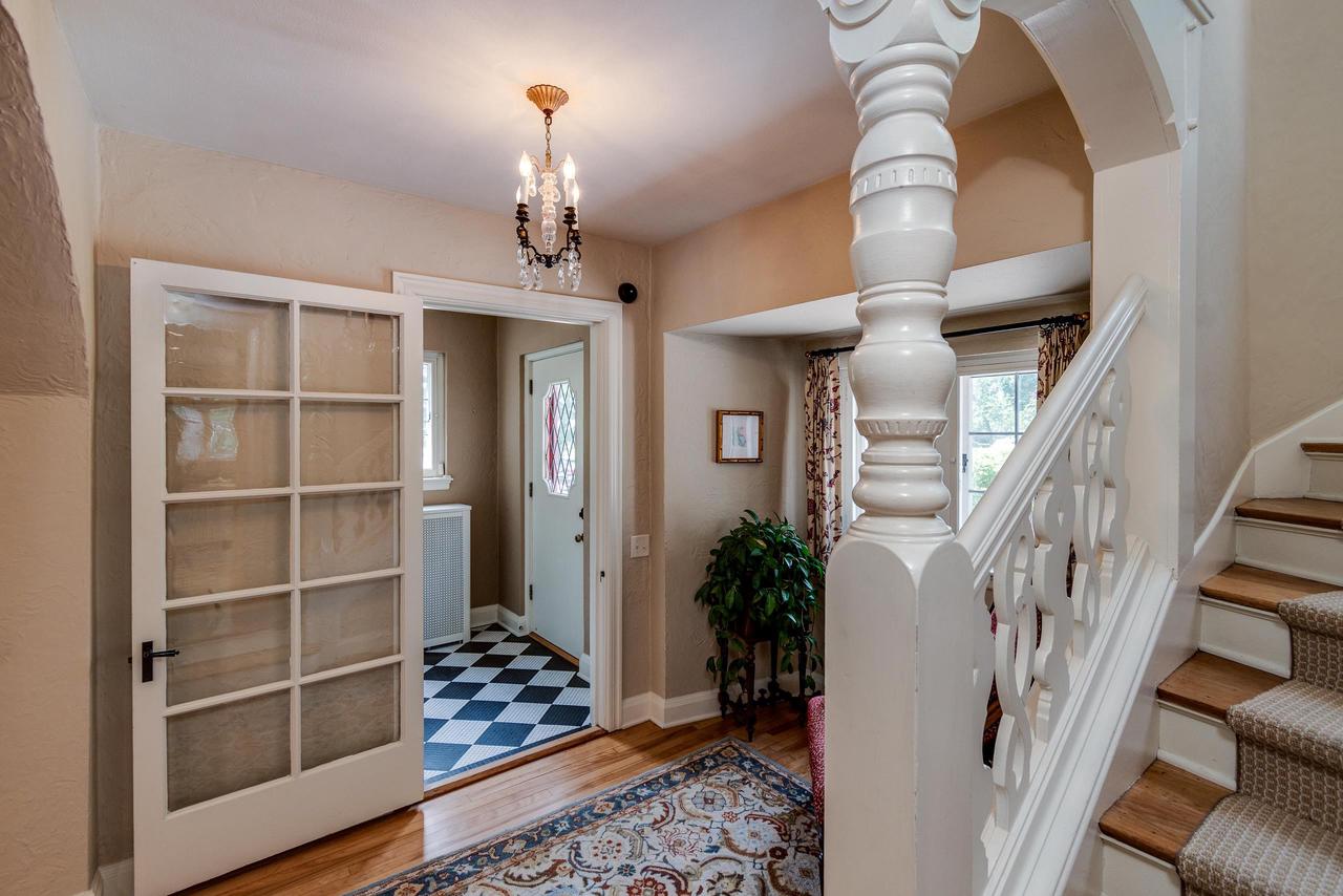 324 Lakewood Boulevard