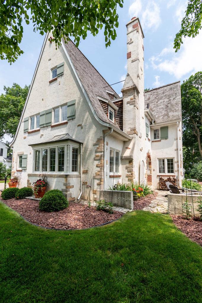 324 Lakewood Boulevard