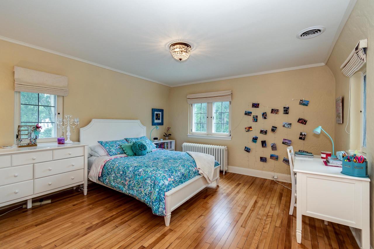 324 Lakewood Boulevard