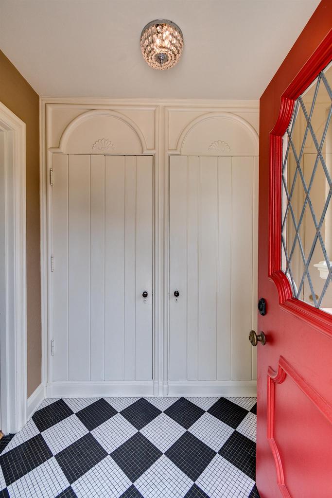 324 Lakewood Boulevard