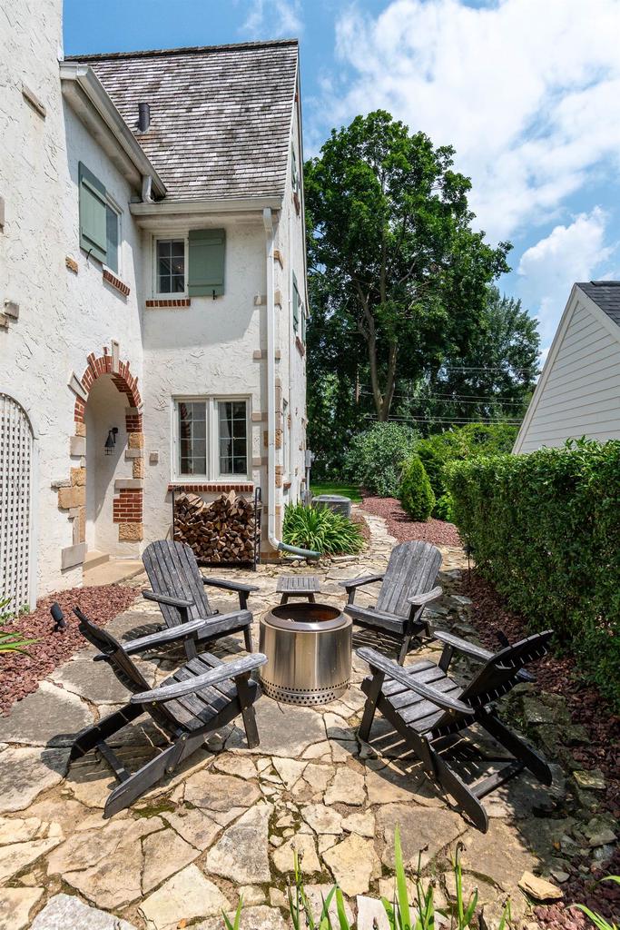 324 Lakewood Boulevard