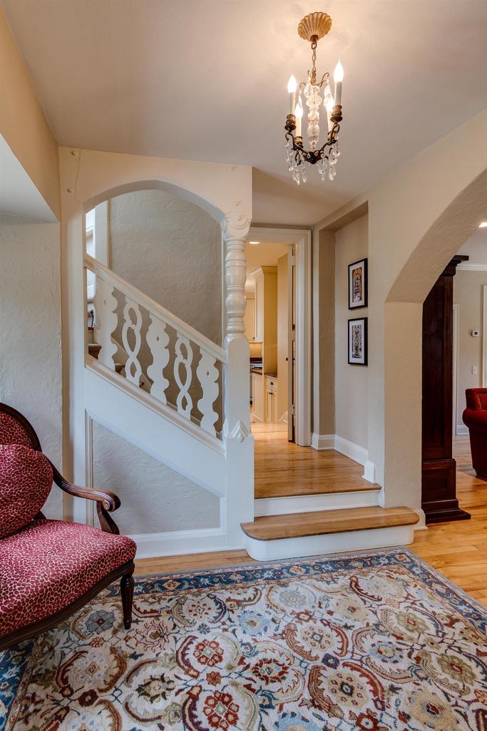 324 Lakewood Boulevard