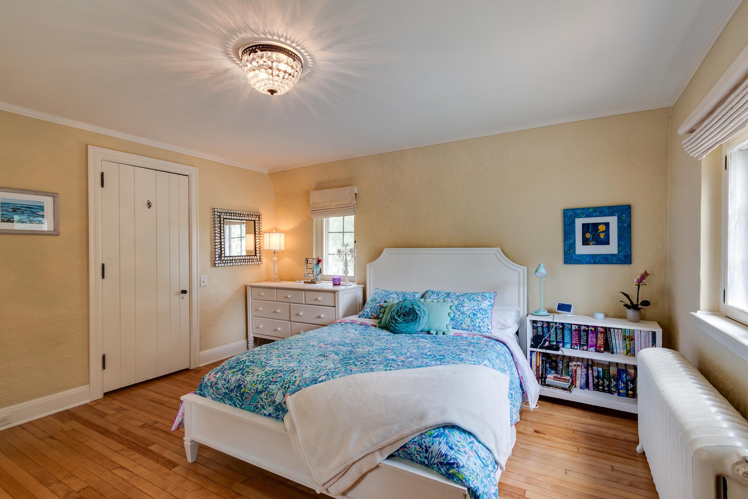 324 Lakewood Boulevard