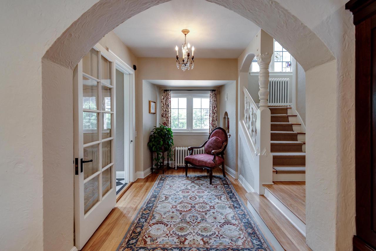 324 Lakewood Boulevard