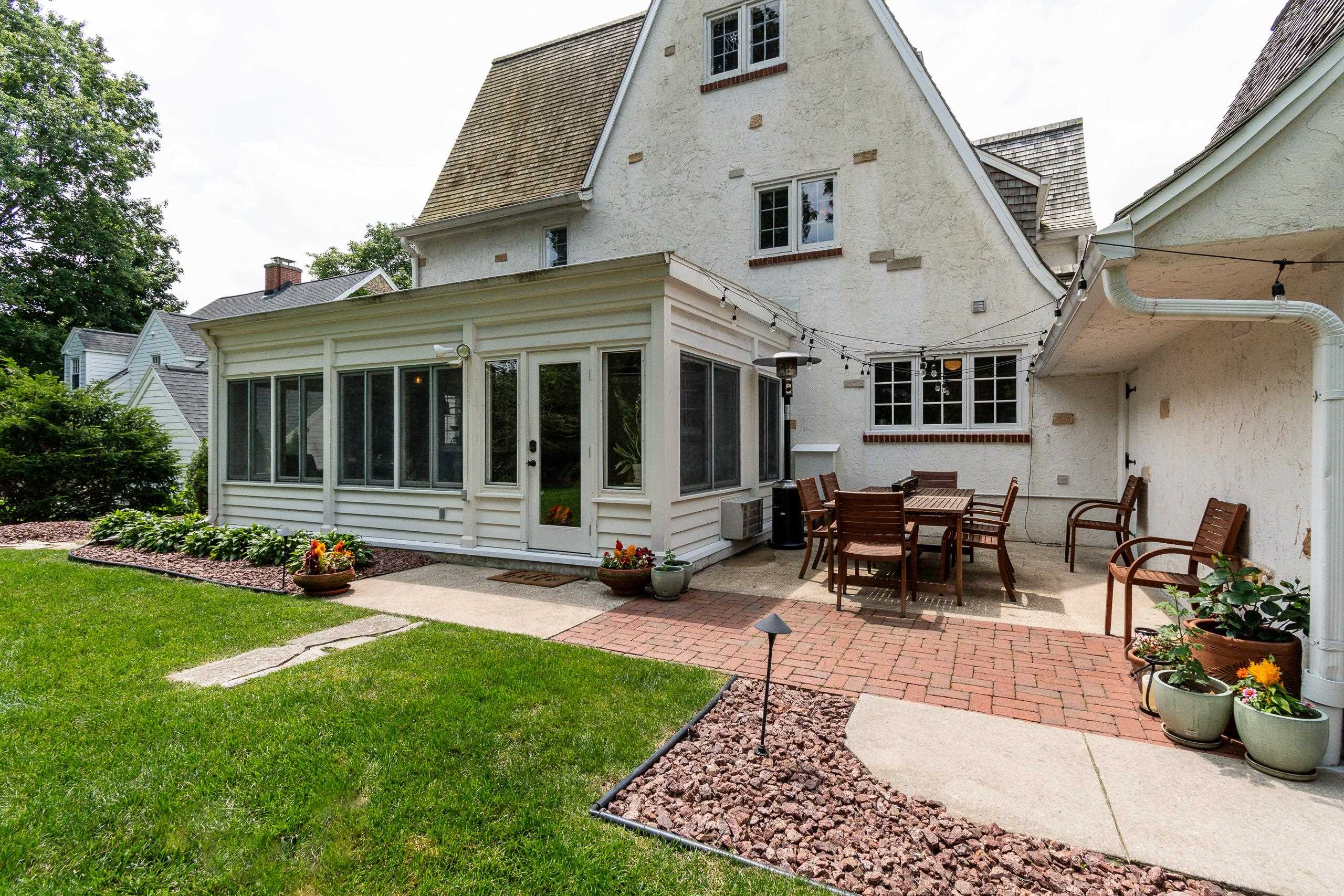 324 Lakewood Boulevard