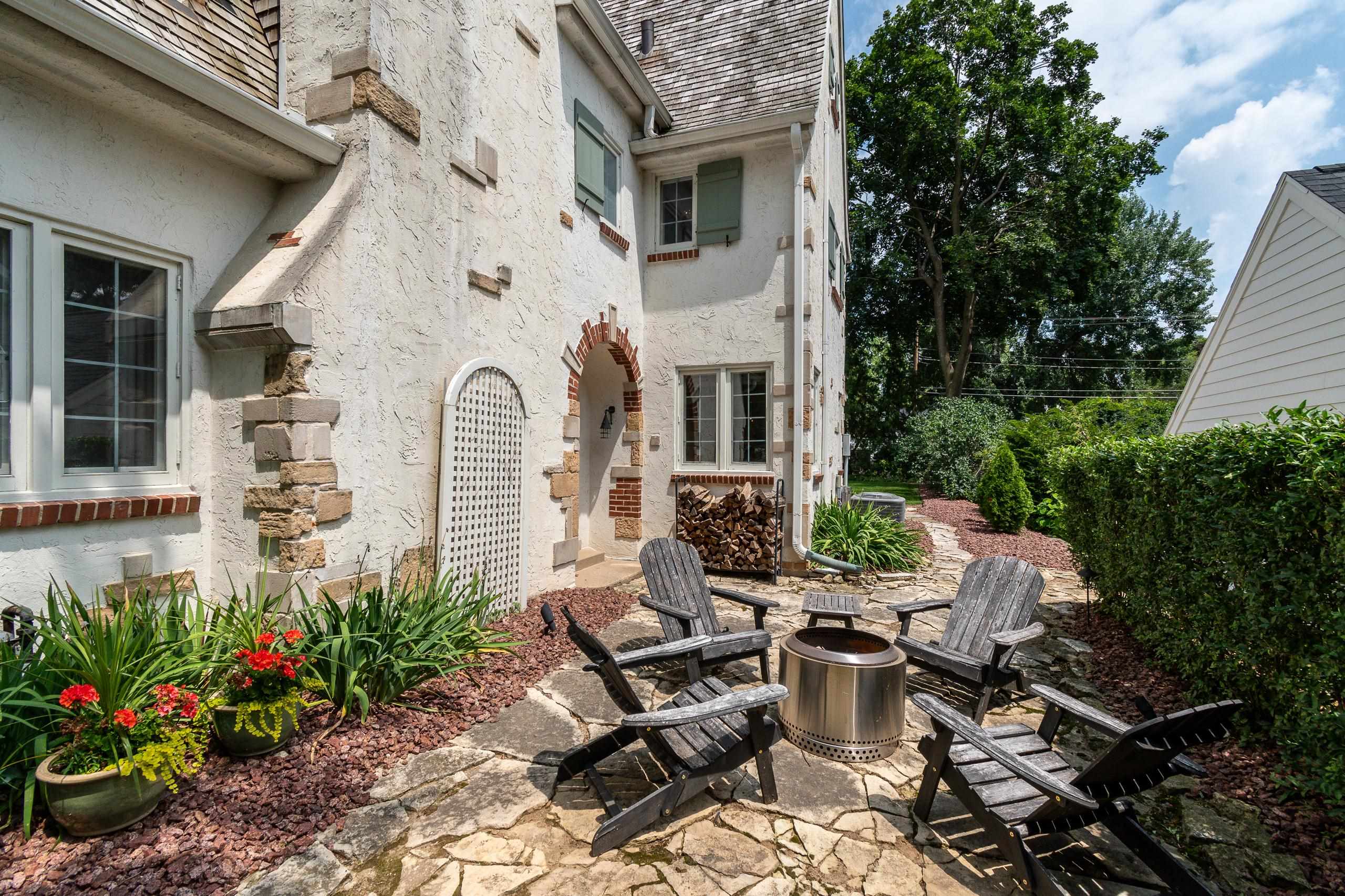 324 Lakewood Boulevard