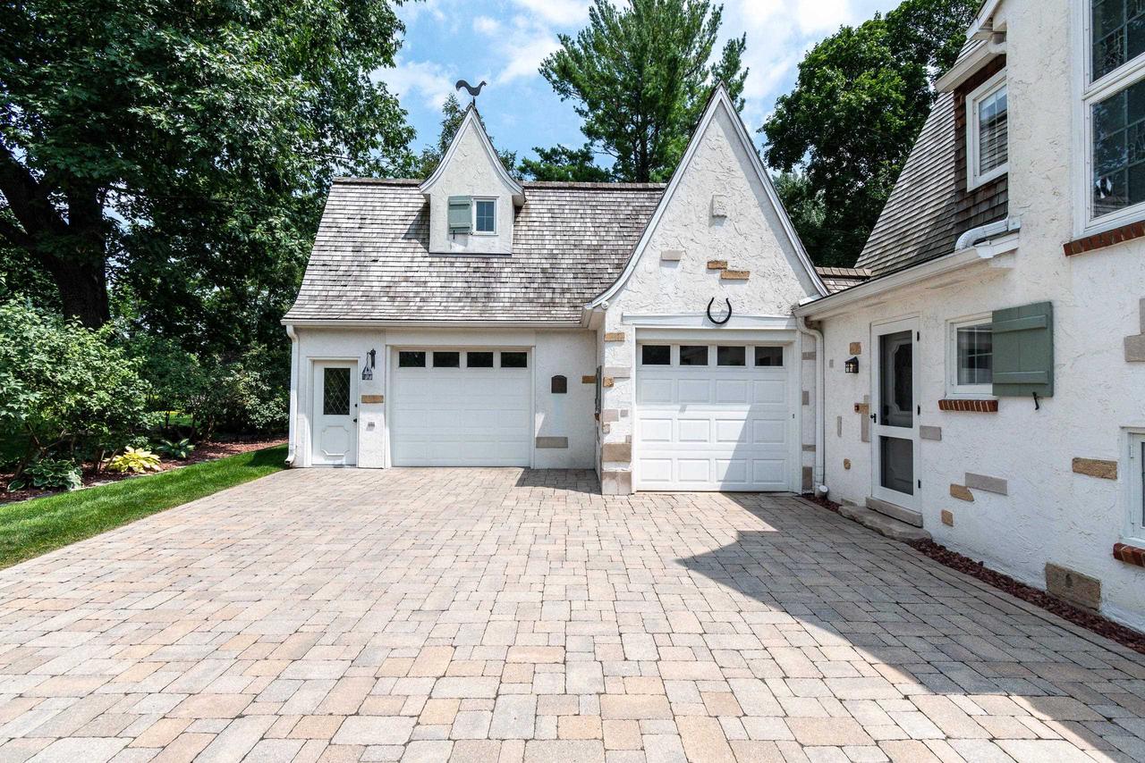 324 Lakewood Boulevard