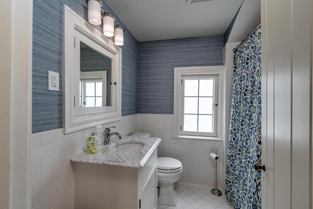 324 Lakewood Boulevard