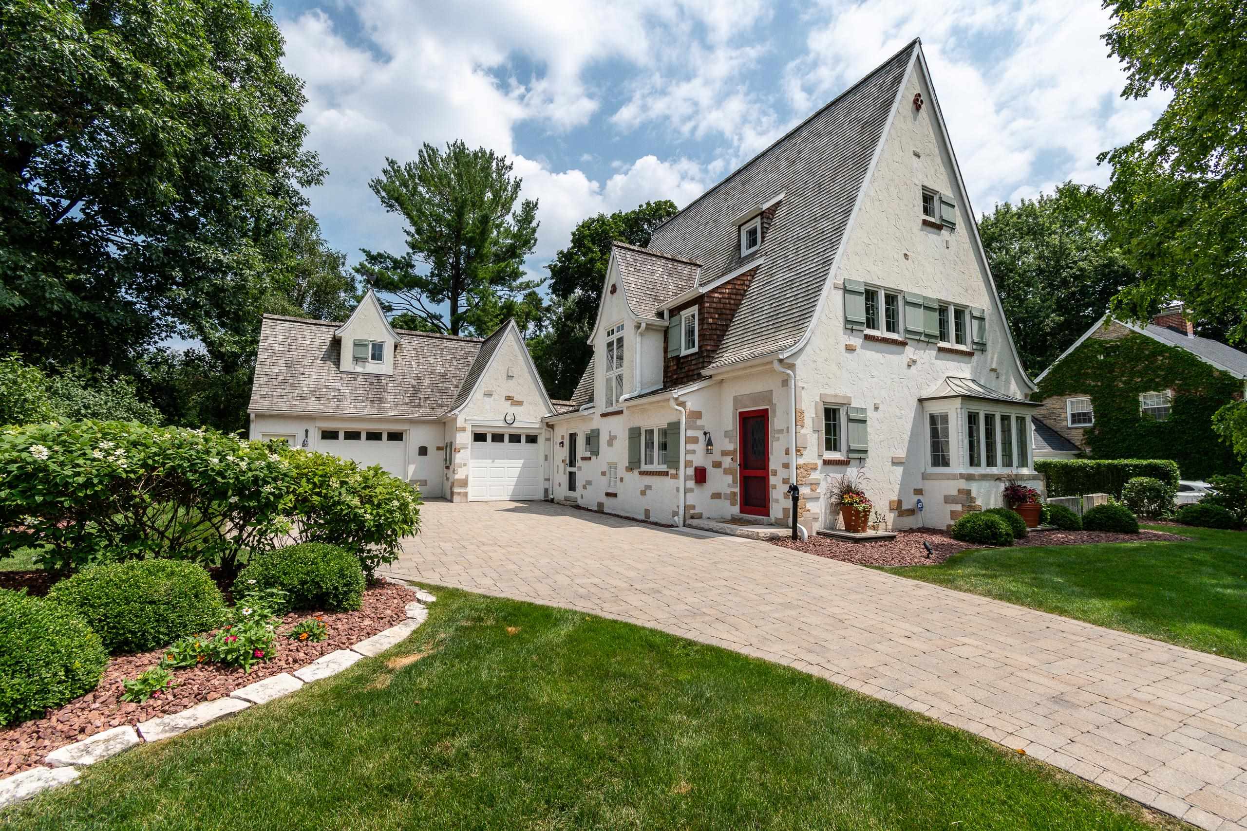 324 Lakewood Boulevard