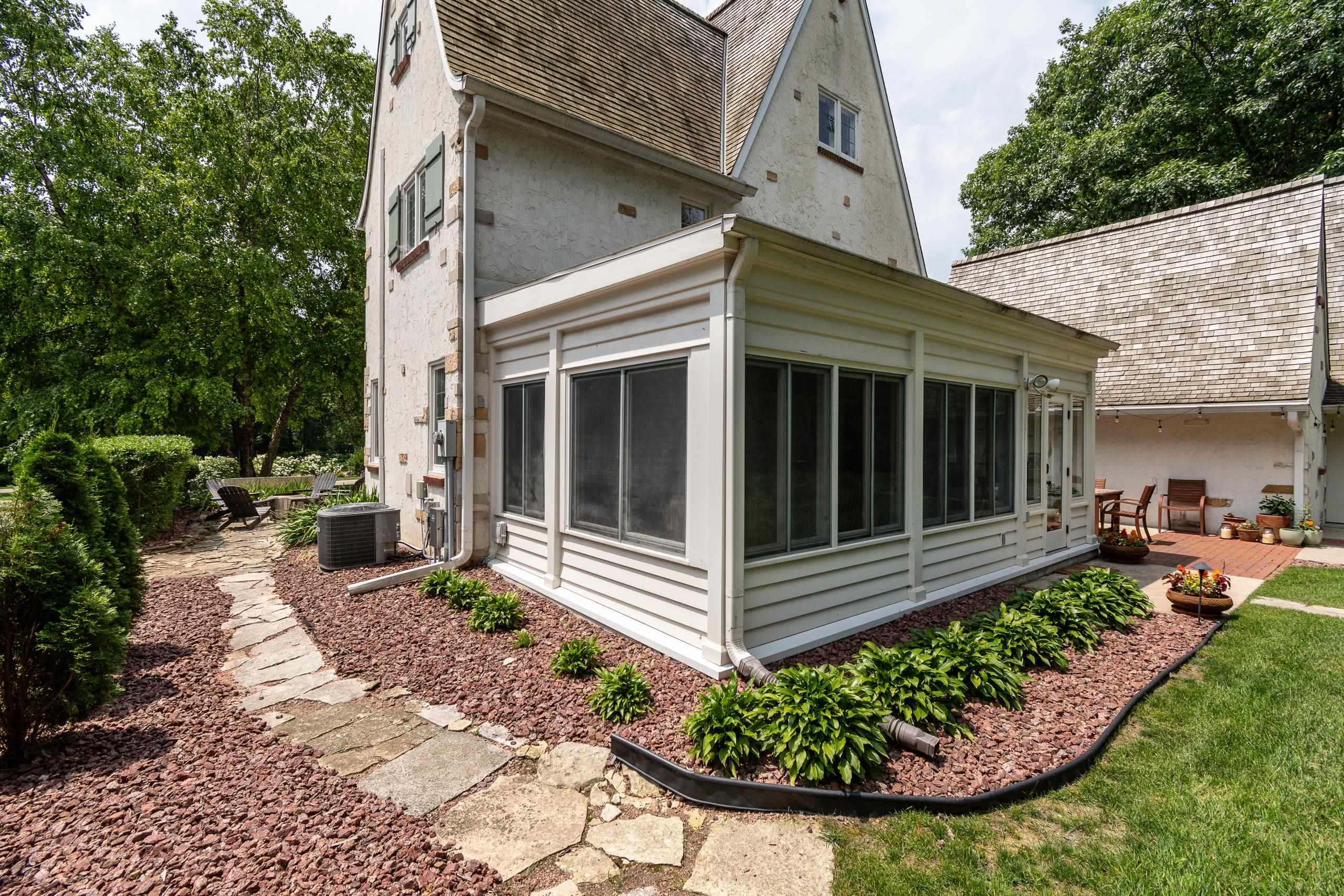 324 Lakewood Boulevard