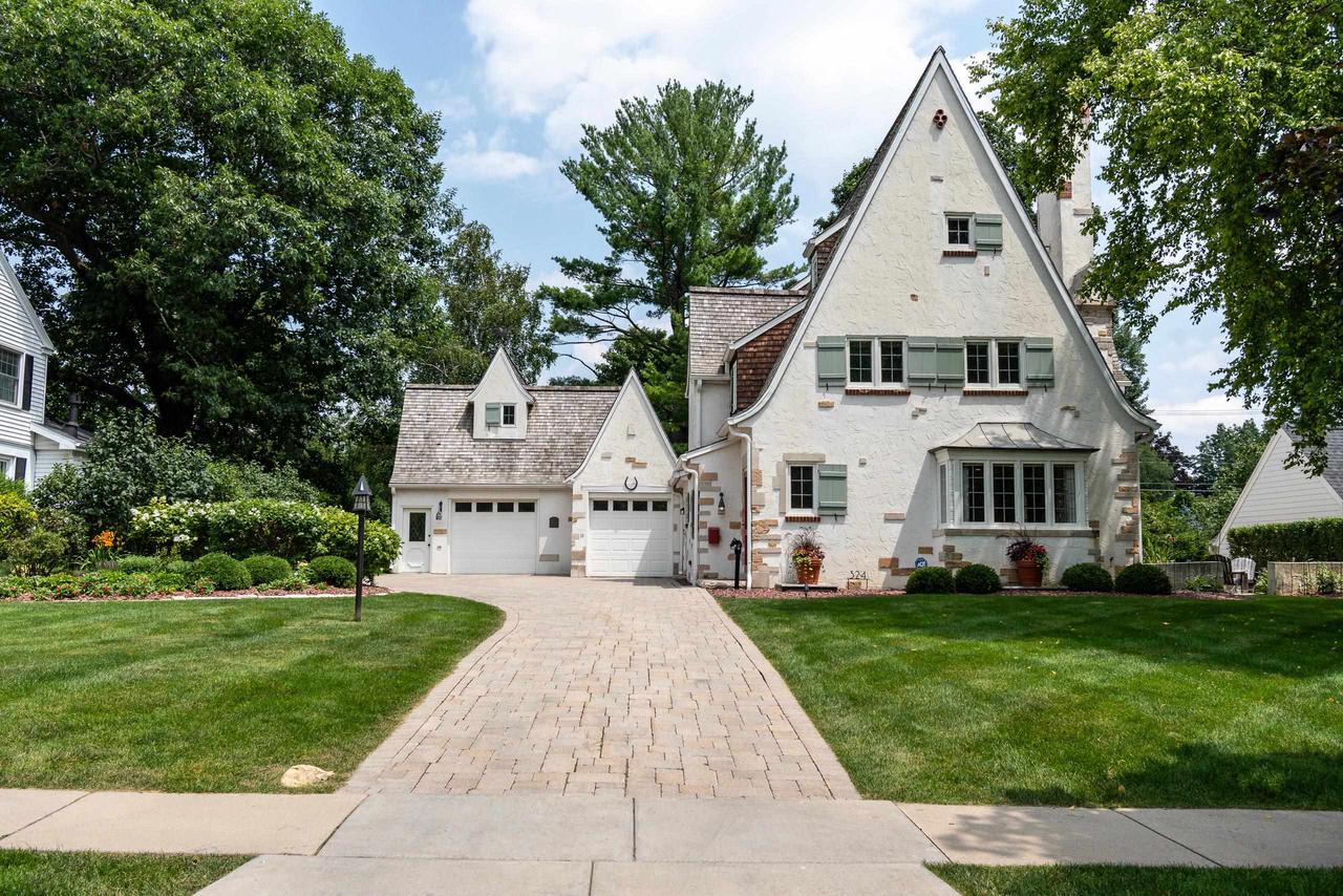 324 Lakewood Boulevard