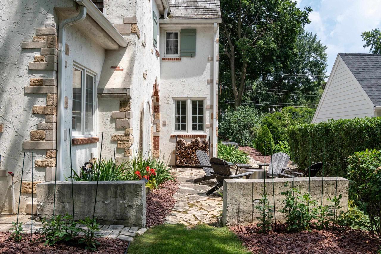 324 Lakewood Boulevard