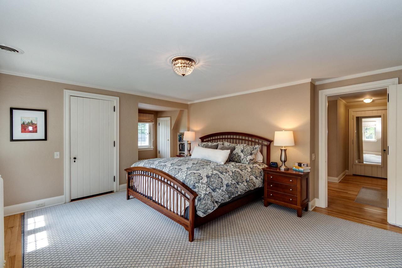 324 Lakewood Boulevard