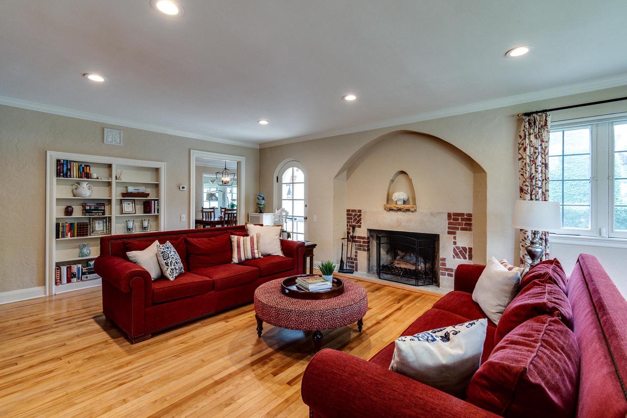 324 Lakewood Boulevard