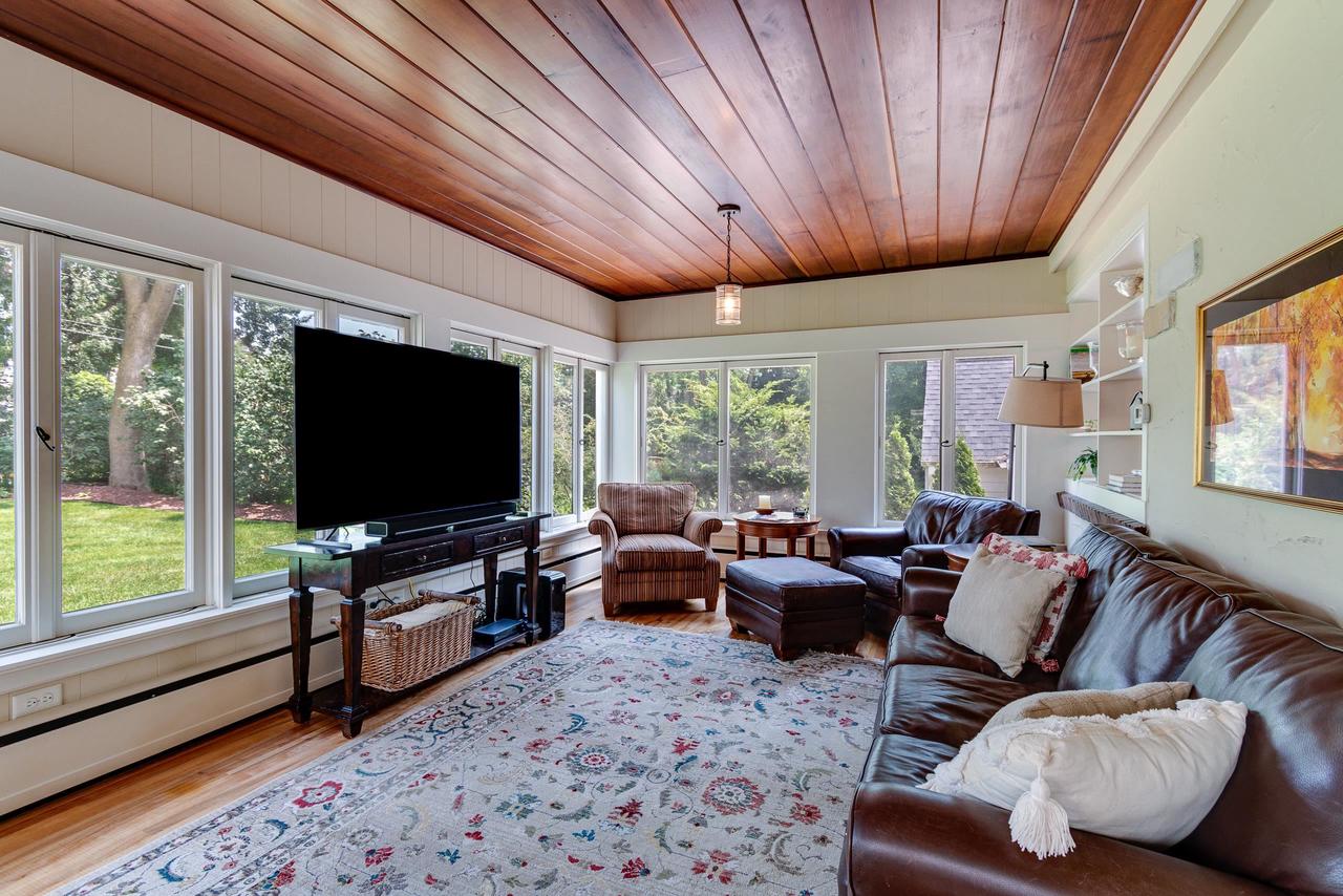 324 Lakewood Boulevard