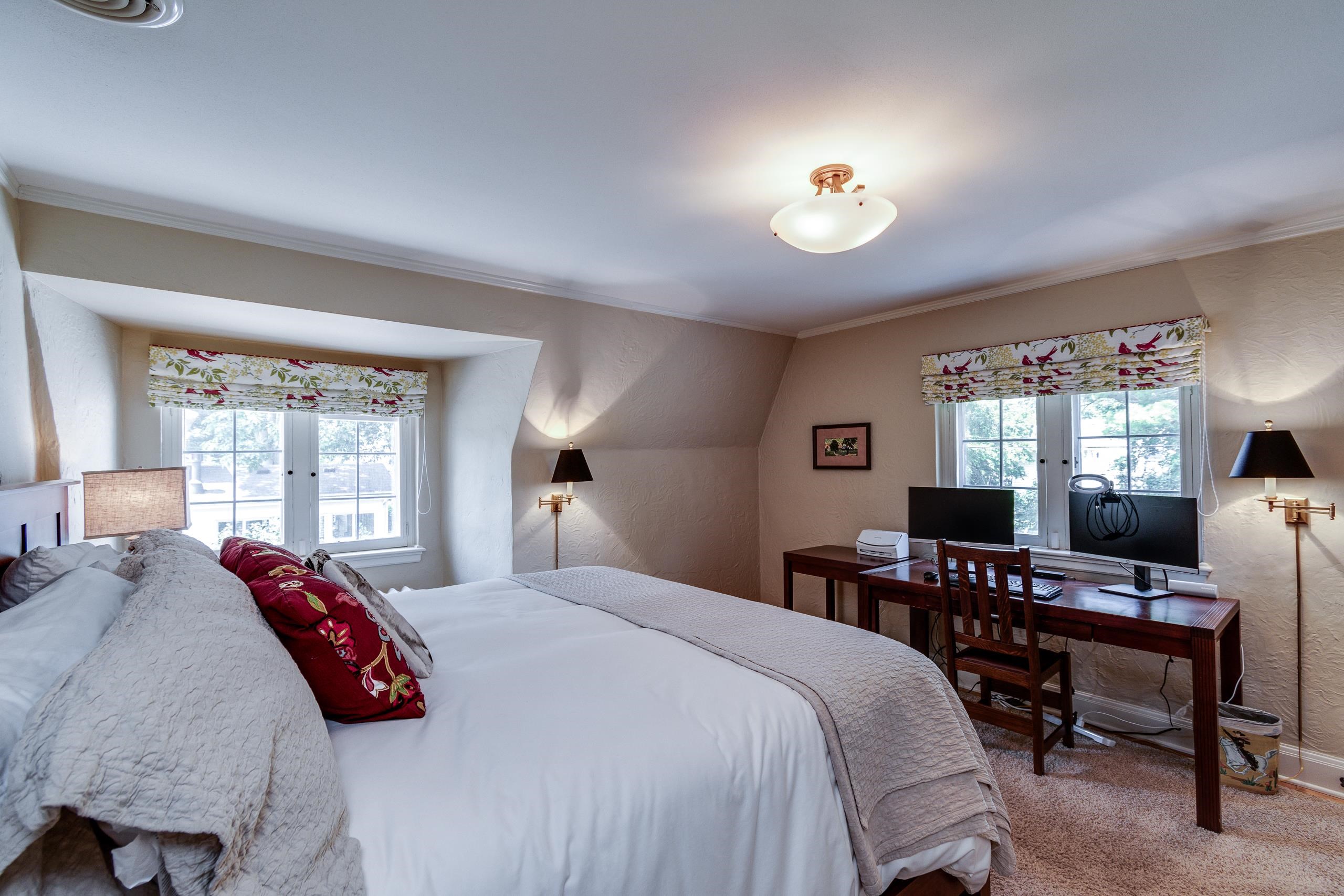 324 Lakewood Boulevard