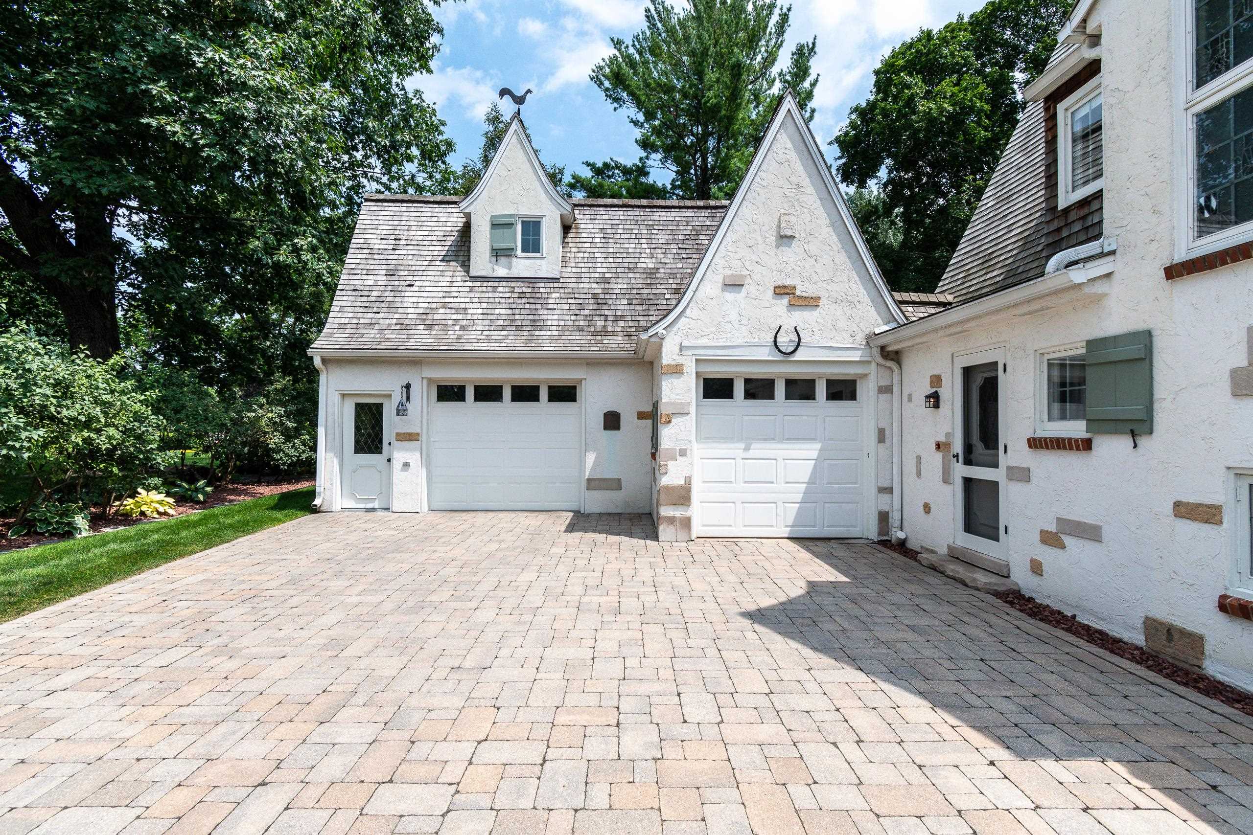 324 Lakewood Boulevard