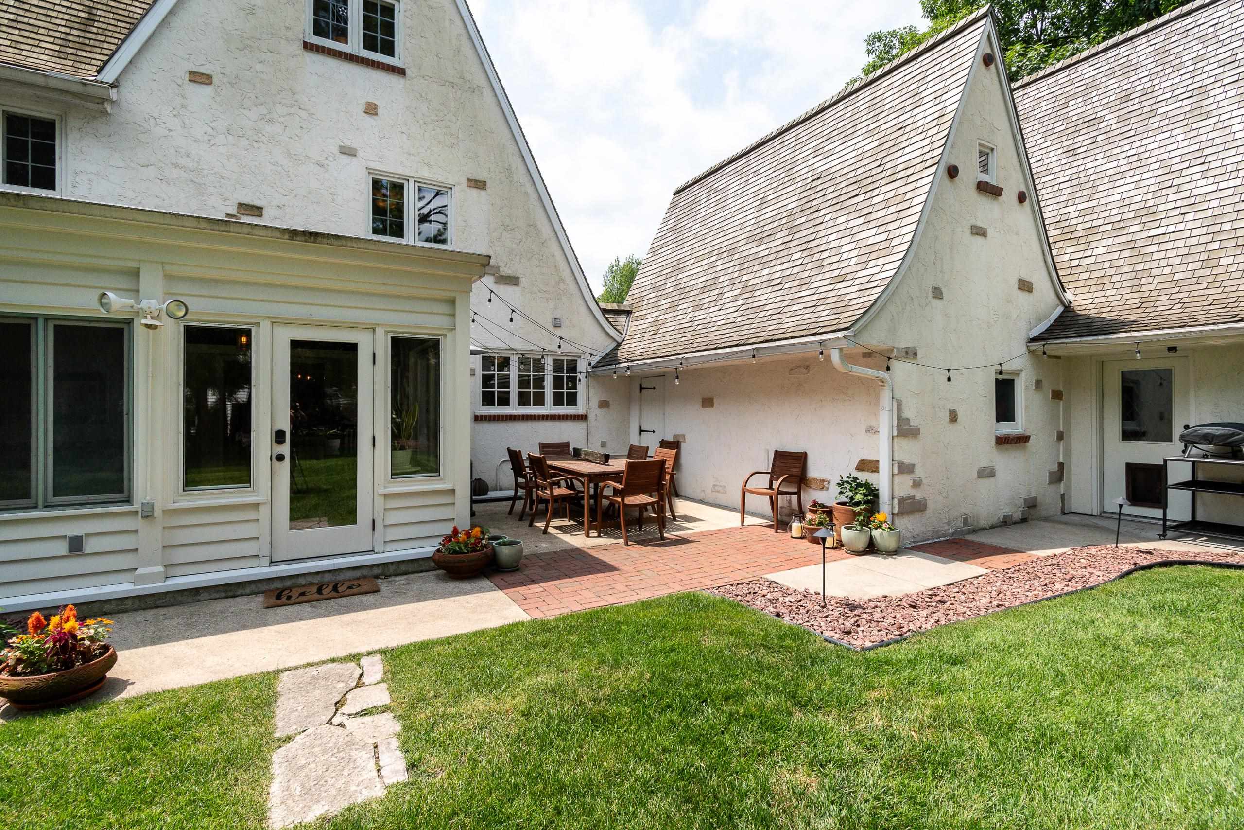 324 Lakewood Boulevard