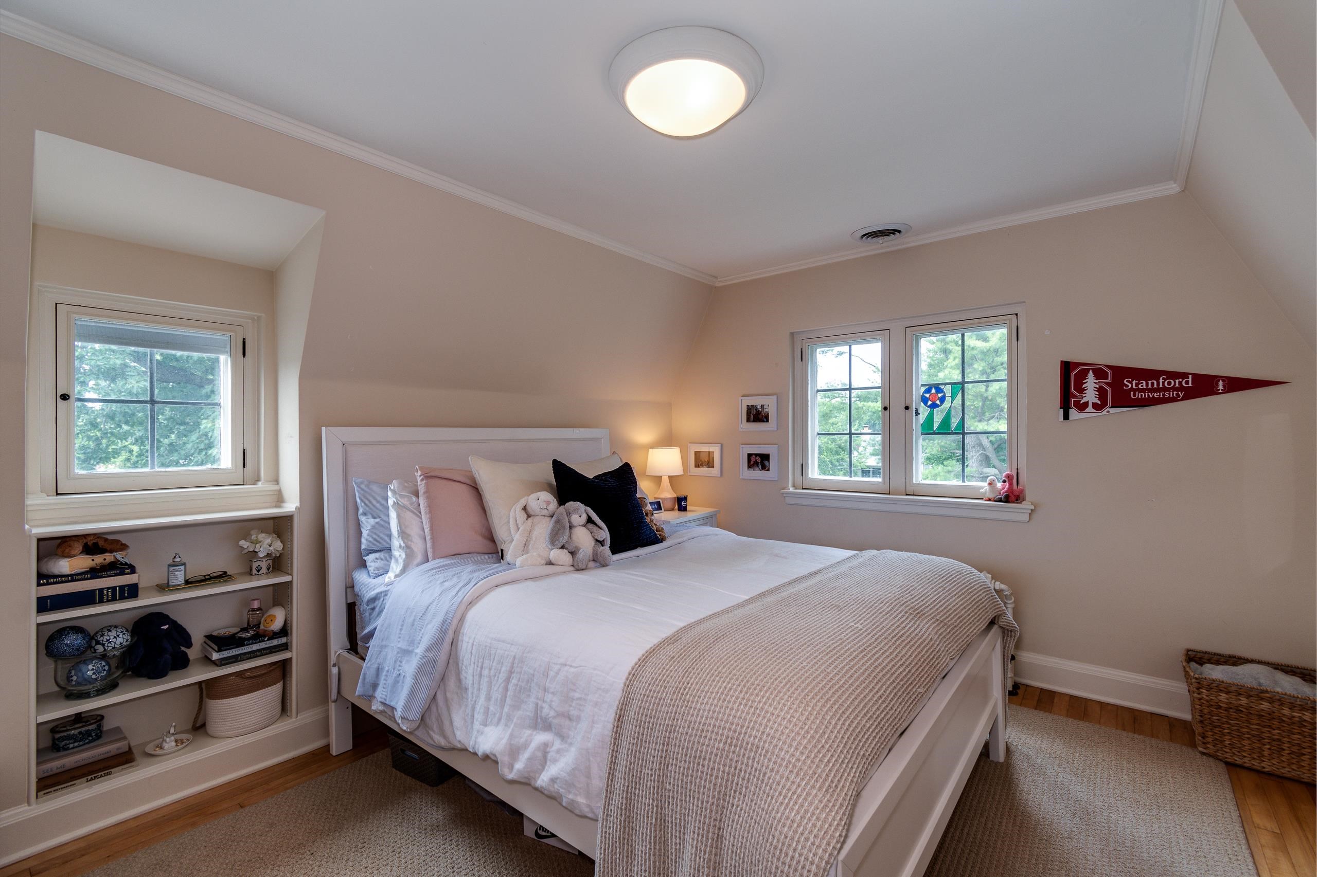 324 Lakewood Boulevard