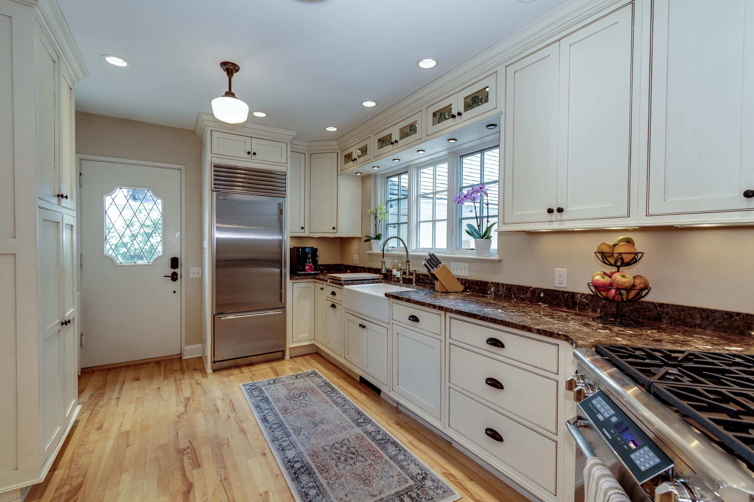 324 Lakewood Boulevard